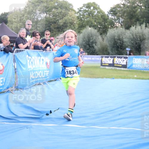 25.08.2024 - Elbe Triathlon Hamburg H.Heesch http://msf.ph/oto/6883851 25.08.2024 13:04:26 Ziel 1834 meine-sportfotos.de