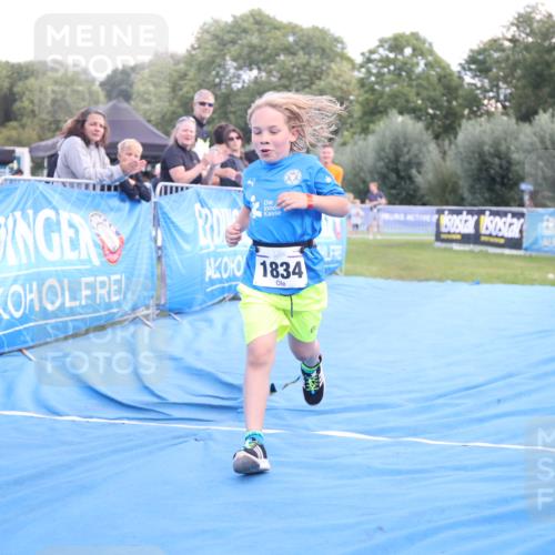 25.08.2024 - Elbe Triathlon Hamburg H.Heesch http://msf.ph/oto/6883858 25.08.2024 13:04:26 Ziel 1834 meine-sportfotos.de