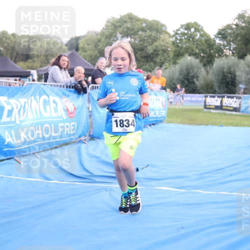 25.08.2024 - Elbe Triathlon Hamburg H.Heesch http://msf.ph/oto/6883862 25.08.2024 13:04:26 Ziel 1834 meine-sportfotos.de
