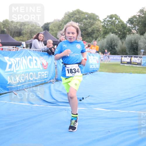 25.08.2024 - Elbe Triathlon Hamburg H.Heesch http://msf.ph/oto/6883863 25.08.2024 13:04:26 Ziel 1834 meine-sportfotos.de