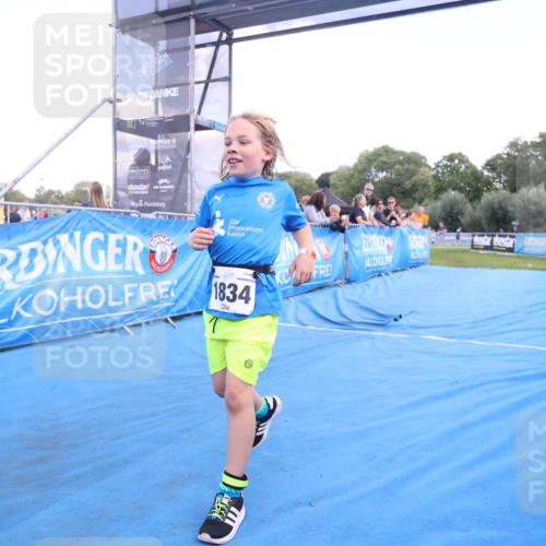 25.08.2024 - Elbe Triathlon Hamburg H.Heesch http://msf.ph/oto/6883879 25.08.2024 13:04:27 Ziel 1834 meine-sportfotos.de