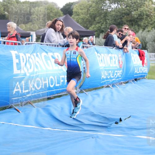 25.08.2024 - Elbe Triathlon Hamburg H.Heesch http://msf.ph/oto/6883916 25.08.2024 13:05:11 Ziel 1841 meine-sportfotos.de