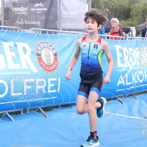 25.08.2024 - Elbe Triathlon Hamburg H.Heesch http://msf.ph/oto/6883933 25.08.2024 13:05:12 Ziel 1841 meine-sportfotos.de
