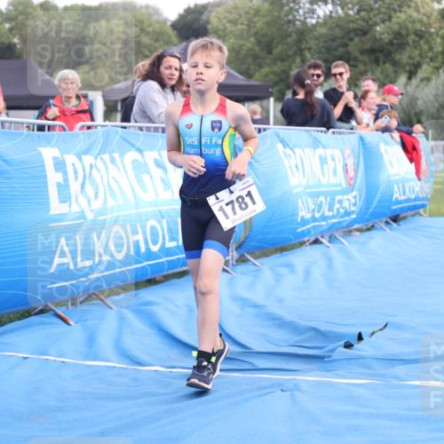 25.08.2024 - Elbe Triathlon Hamburg H.Heesch http://msf.ph/oto/6883953 25.08.2024 13:05:24 Ziel 1781 meine-sportfotos.de