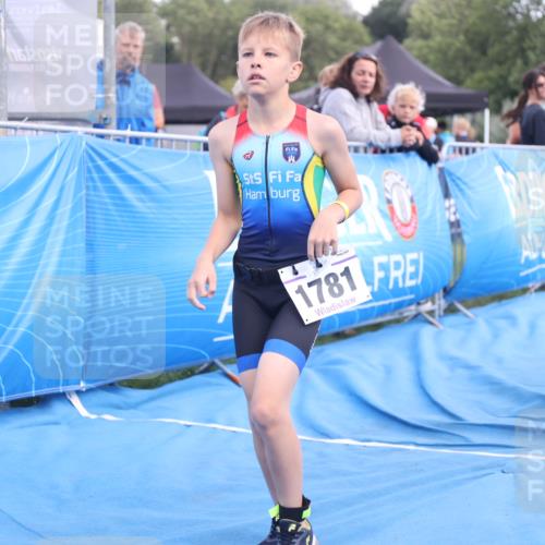 25.08.2024 - Elbe Triathlon Hamburg H.Heesch http://msf.ph/oto/6883966 25.08.2024 13:05:25 Ziel 1781 meine-sportfotos.de