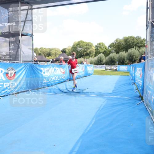 25.08.2024 - Elbe Triathlon Hamburg H.Heesch http://msf.ph/oto/6883994 25.08.2024 13:08:13 Ziel 1801 meine-sportfotos.de