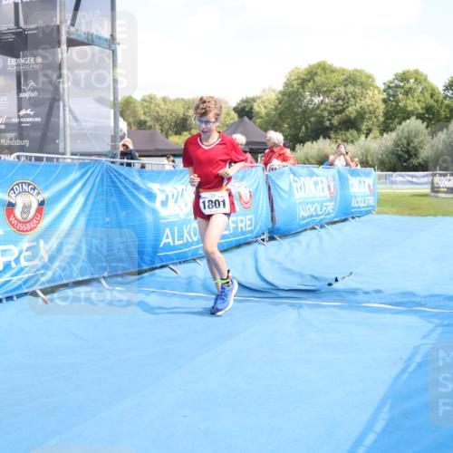 25.08.2024 - Elbe Triathlon Hamburg H.Heesch http://msf.ph/oto/6883996 25.08.2024 13:08:13 Ziel 1801 meine-sportfotos.de