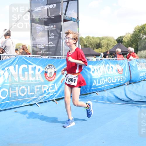 25.08.2024 - Elbe Triathlon Hamburg H.Heesch http://msf.ph/oto/6884007 25.08.2024 13:08:14 Ziel 1801 meine-sportfotos.de