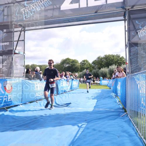 25.08.2024 - Elbe Triathlon Hamburg H.Heesch http://msf.ph/oto/6884015 25.08.2024 11:20:37 Ziel 213, 351, 605 meine-sportfotos.de