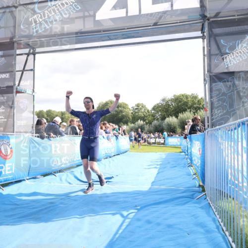 25.08.2024 - Elbe Triathlon Hamburg H.Heesch http://msf.ph/oto/6884121 25.08.2024 11:21:02 Ziel 571, 614, 620, 661, 691, 764, 1500 meine-sportfotos.de
