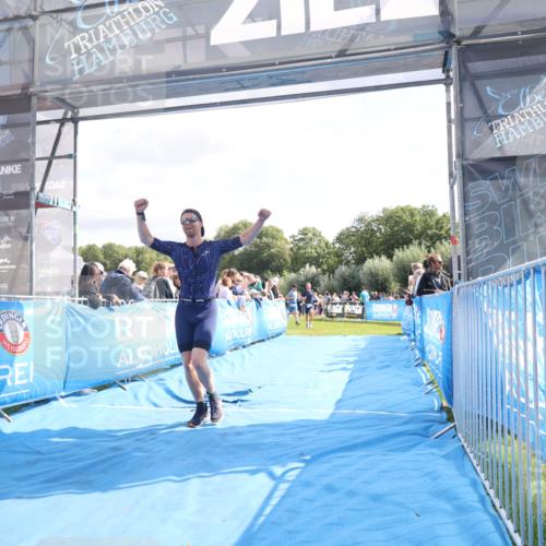25.08.2024 - Elbe Triathlon Hamburg H.Heesch http://msf.ph/oto/6884123 25.08.2024 11:21:02 Ziel 571, 614, 620, 661, 691, 764, 1500 meine-sportfotos.de
