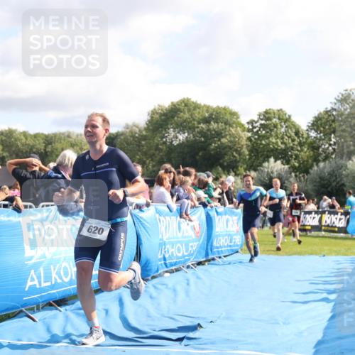 25.08.2024 - Elbe Triathlon Hamburg H.Heesch http://msf.ph/oto/6884135 25.08.2024 11:21:07 Ziel 571, 598, 614, 620, 710, 764 meine-sportfotos.de
