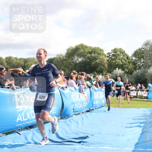 25.08.2024 - Elbe Triathlon Hamburg H.Heesch http://msf.ph/oto/6884137 25.08.2024 11:21:07 Ziel 571, 598, 614, 620, 710, 764 meine-sportfotos.de