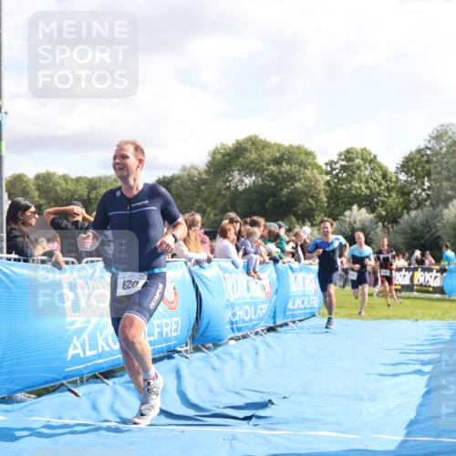 25.08.2024 - Elbe Triathlon Hamburg H.Heesch http://msf.ph/oto/6884139 25.08.2024 11:21:07 Ziel 571, 598, 614, 620, 710, 764 meine-sportfotos.de