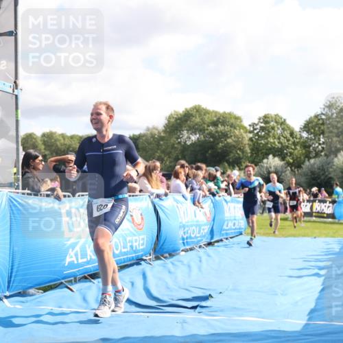 25.08.2024 - Elbe Triathlon Hamburg H.Heesch http://msf.ph/oto/6884141 25.08.2024 11:21:07 Ziel 571, 598, 614, 620, 710, 764 meine-sportfotos.de