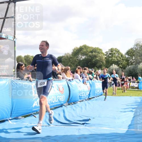 25.08.2024 - Elbe Triathlon Hamburg H.Heesch http://msf.ph/oto/6884143 25.08.2024 11:21:07 Ziel 571, 598, 614, 620, 710, 764 meine-sportfotos.de