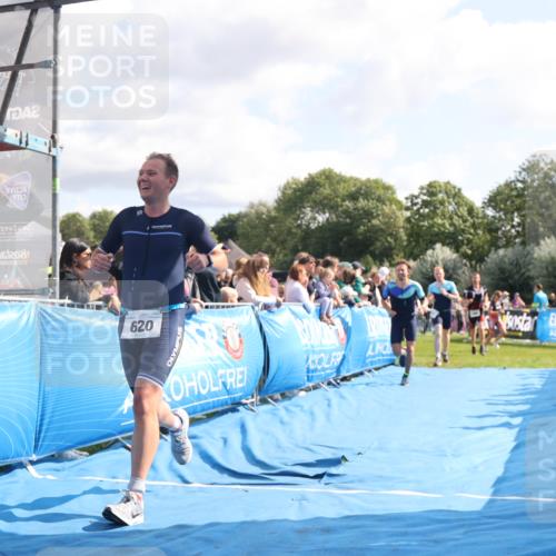 25.08.2024 - Elbe Triathlon Hamburg H.Heesch http://msf.ph/oto/6884145 25.08.2024 11:21:07 Ziel 571, 598, 614, 620, 710, 764 meine-sportfotos.de