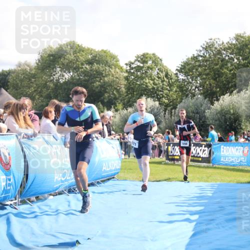 25.08.2024 - Elbe Triathlon Hamburg H.Heesch http://msf.ph/oto/6884148 25.08.2024 11:21:08 Ziel 381, 571, 598, 614, 620, 710, 764 meine-sportfotos.de