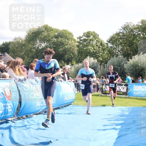25.08.2024 - Elbe Triathlon Hamburg H.Heesch http://msf.ph/oto/6884152 25.08.2024 11:21:08 Ziel 381, 571, 598, 614, 620, 710, 764 meine-sportfotos.de