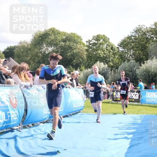 25.08.2024 - Elbe Triathlon Hamburg H.Heesch http://msf.ph/oto/6884154 25.08.2024 11:21:08 Ziel 381, 571, 598, 614, 620, 710, 764 meine-sportfotos.de