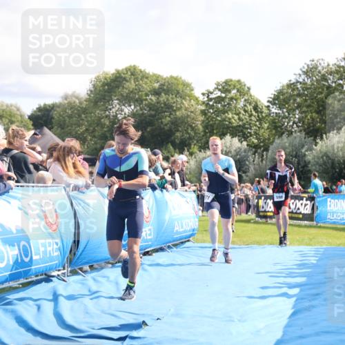 25.08.2024 - Elbe Triathlon Hamburg H.Heesch http://msf.ph/oto/6884158 25.08.2024 11:21:08 Ziel 381, 571, 598, 614, 620, 710, 764 meine-sportfotos.de