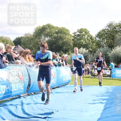 25.08.2024 - Elbe Triathlon Hamburg H.Heesch http://msf.ph/oto/6884160 25.08.2024 11:21:08 Ziel 381, 571, 598, 614, 620, 710, 764 meine-sportfotos.de