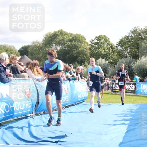 25.08.2024 - Elbe Triathlon Hamburg H.Heesch http://msf.ph/oto/6884163 25.08.2024 11:21:08 Ziel 381, 571, 598, 614, 620, 710, 764 meine-sportfotos.de