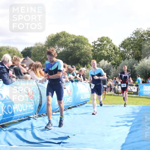 25.08.2024 - Elbe Triathlon Hamburg H.Heesch http://msf.ph/oto/6884165 25.08.2024 11:21:08 Ziel 381, 571, 598, 614, 620, 710, 764 meine-sportfotos.de