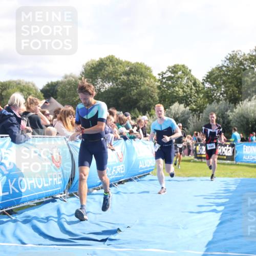 25.08.2024 - Elbe Triathlon Hamburg H.Heesch http://msf.ph/oto/6884167 25.08.2024 11:21:09 Ziel 381, 571, 598, 620, 710, 764 meine-sportfotos.de