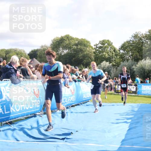 25.08.2024 - Elbe Triathlon Hamburg H.Heesch http://msf.ph/oto/6884169 25.08.2024 11:21:09 Ziel 381, 571, 598, 620, 710, 764 meine-sportfotos.de