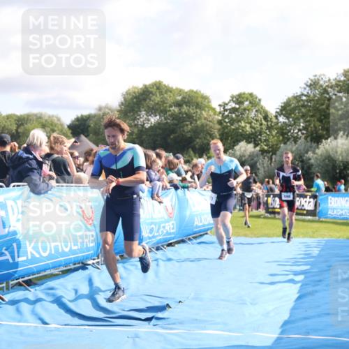 25.08.2024 - Elbe Triathlon Hamburg H.Heesch http://msf.ph/oto/6884171 25.08.2024 11:21:09 Ziel 381, 571, 598, 620, 710, 764 meine-sportfotos.de