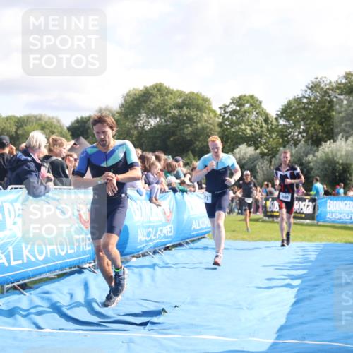 25.08.2024 - Elbe Triathlon Hamburg H.Heesch http://msf.ph/oto/6884175 25.08.2024 11:21:09 Ziel 381, 571, 598, 620, 710, 764 meine-sportfotos.de