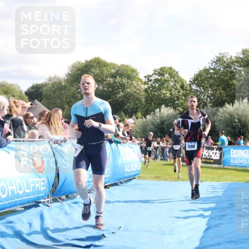 25.08.2024 - Elbe Triathlon Hamburg H.Heesch http://msf.ph/oto/6884189 25.08.2024 11:21:10 Ziel 381, 571, 598, 620, 710, 764 meine-sportfotos.de