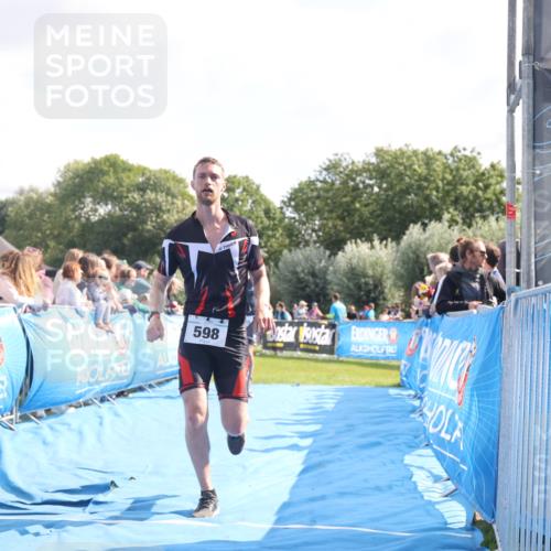 25.08.2024 - Elbe Triathlon Hamburg H.Heesch http://msf.ph/oto/6884212 25.08.2024 11:21:11 Ziel 381, 571, 598, 620, 710, 764 meine-sportfotos.de