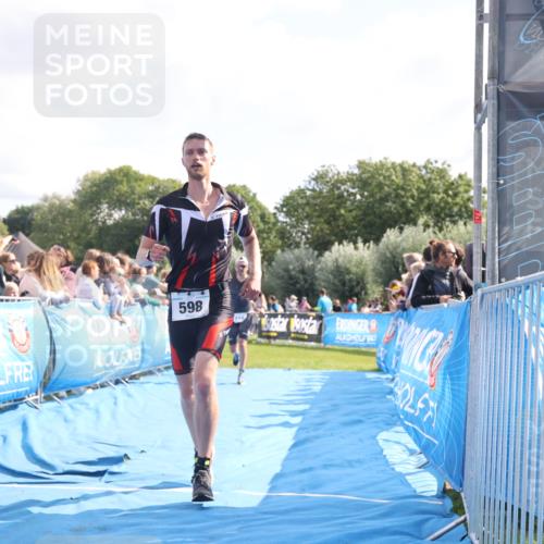 25.08.2024 - Elbe Triathlon Hamburg H.Heesch http://msf.ph/oto/6884218 25.08.2024 11:21:11 Ziel 381, 571, 598, 620, 710, 764 meine-sportfotos.de