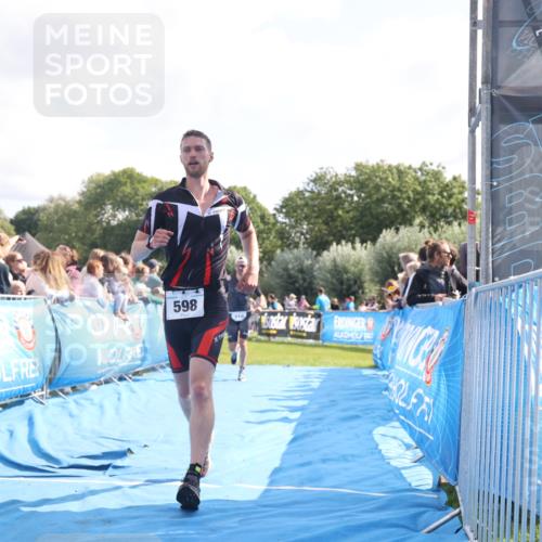 25.08.2024 - Elbe Triathlon Hamburg H.Heesch http://msf.ph/oto/6884220 25.08.2024 11:21:11 Ziel 381, 571, 598, 620, 710, 764 meine-sportfotos.de