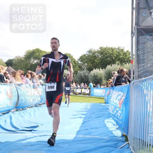 25.08.2024 - Elbe Triathlon Hamburg H.Heesch http://msf.ph/oto/6884222 25.08.2024 11:21:11 Ziel 381, 571, 598, 620, 710, 764 meine-sportfotos.de