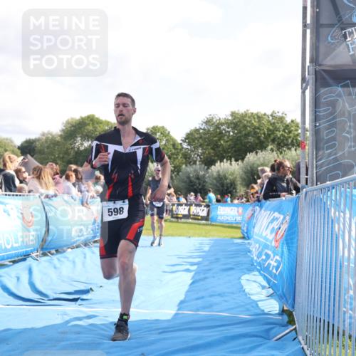 25.08.2024 - Elbe Triathlon Hamburg H.Heesch http://msf.ph/oto/6884224 25.08.2024 11:21:12 Ziel 381, 571, 598, 620, 710, 764 meine-sportfotos.de