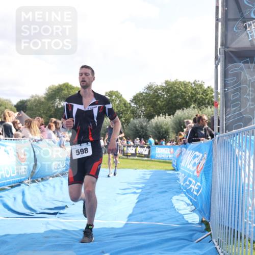 25.08.2024 - Elbe Triathlon Hamburg H.Heesch http://msf.ph/oto/6884226 25.08.2024 11:21:12 Ziel 381, 571, 598, 620, 710, 764 meine-sportfotos.de