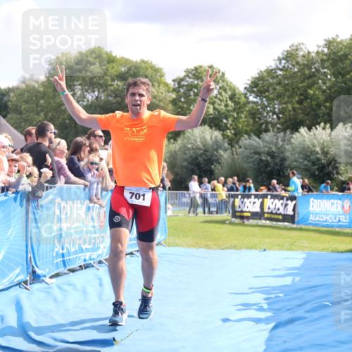 25.08.2024 - Elbe Triathlon Hamburg H.Heesch http://msf.ph/oto/6884292 25.08.2024 11:28:17 Ziel 393, 447, 633, 701 meine-sportfotos.de
