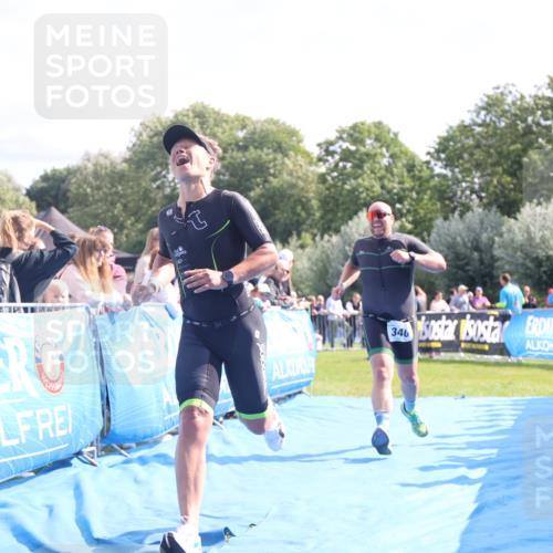 25.08.2024 - Elbe Triathlon Hamburg H.Heesch http://msf.ph/oto/6884323 25.08.2024 11:21:21 Ziel 340, 371, 381, 710 meine-sportfotos.de