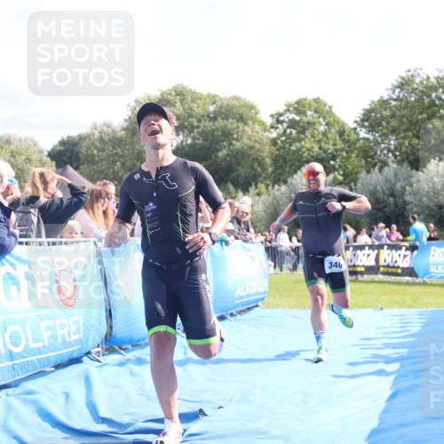 25.08.2024 - Elbe Triathlon Hamburg H.Heesch http://msf.ph/oto/6884325 25.08.2024 11:21:21 Ziel 340, 371, 381, 710 meine-sportfotos.de