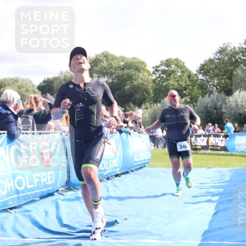 25.08.2024 - Elbe Triathlon Hamburg H.Heesch http://msf.ph/oto/6884329 25.08.2024 11:21:22 Ziel 340, 371, 381, 710 meine-sportfotos.de