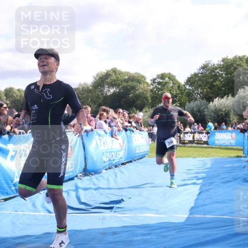 25.08.2024 - Elbe Triathlon Hamburg H.Heesch http://msf.ph/oto/6884339 25.08.2024 11:21:22 Ziel 340, 371, 381, 710 meine-sportfotos.de