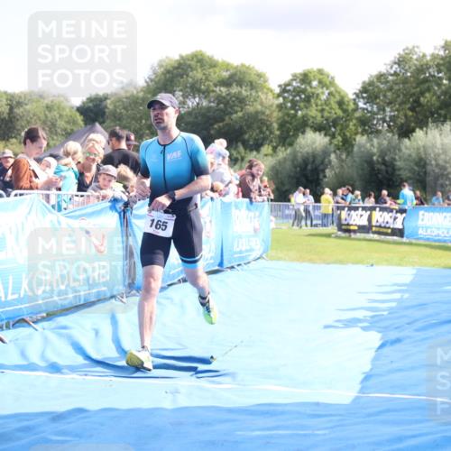 25.08.2024 - Elbe Triathlon Hamburg H.Heesch http://msf.ph/oto/6884346 25.08.2024 11:28:32 Ziel 165 meine-sportfotos.de