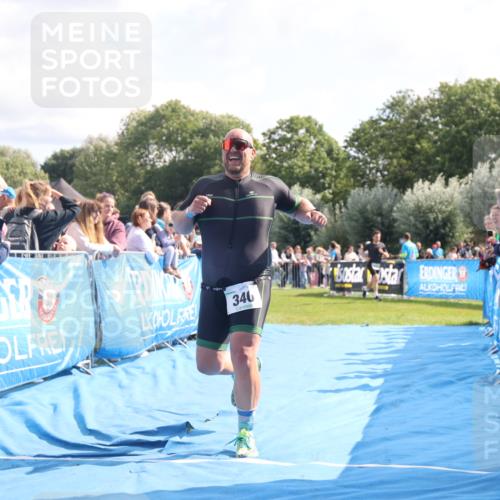 25.08.2024 - Elbe Triathlon Hamburg H.Heesch http://msf.ph/oto/6884347 25.08.2024 11:21:23 Ziel 340, 371, 381 meine-sportfotos.de