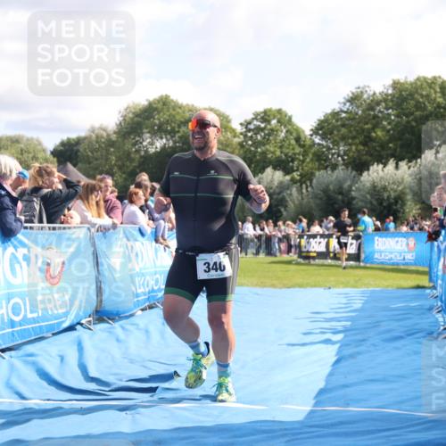 25.08.2024 - Elbe Triathlon Hamburg H.Heesch http://msf.ph/oto/6884351 25.08.2024 11:21:23 Ziel 340, 371, 381 meine-sportfotos.de