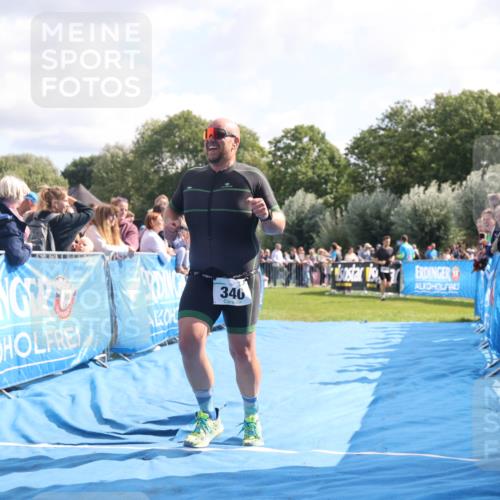 25.08.2024 - Elbe Triathlon Hamburg H.Heesch http://msf.ph/oto/6884353 25.08.2024 11:21:23 Ziel 340, 371, 381 meine-sportfotos.de