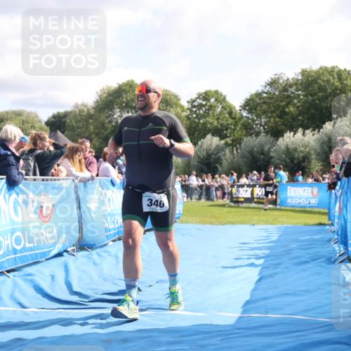25.08.2024 - Elbe Triathlon Hamburg H.Heesch http://msf.ph/oto/6884355 25.08.2024 11:21:23 Ziel 340, 371, 381 meine-sportfotos.de