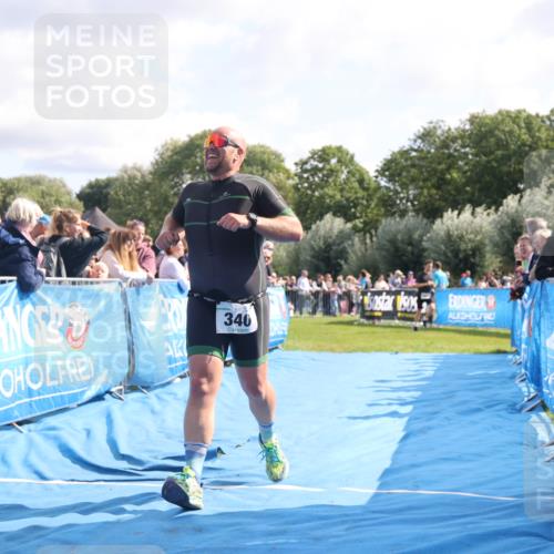 25.08.2024 - Elbe Triathlon Hamburg H.Heesch http://msf.ph/oto/6884357 25.08.2024 11:21:23 Ziel 340, 371, 381 meine-sportfotos.de